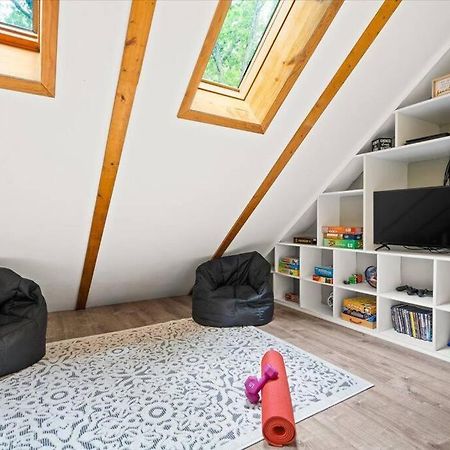 The Gingerbread House: 4 Bedroom Chalet, W/ Sunroom/Deck, Sleeps 12, Modern Amenities McGaheysville Exterior photo