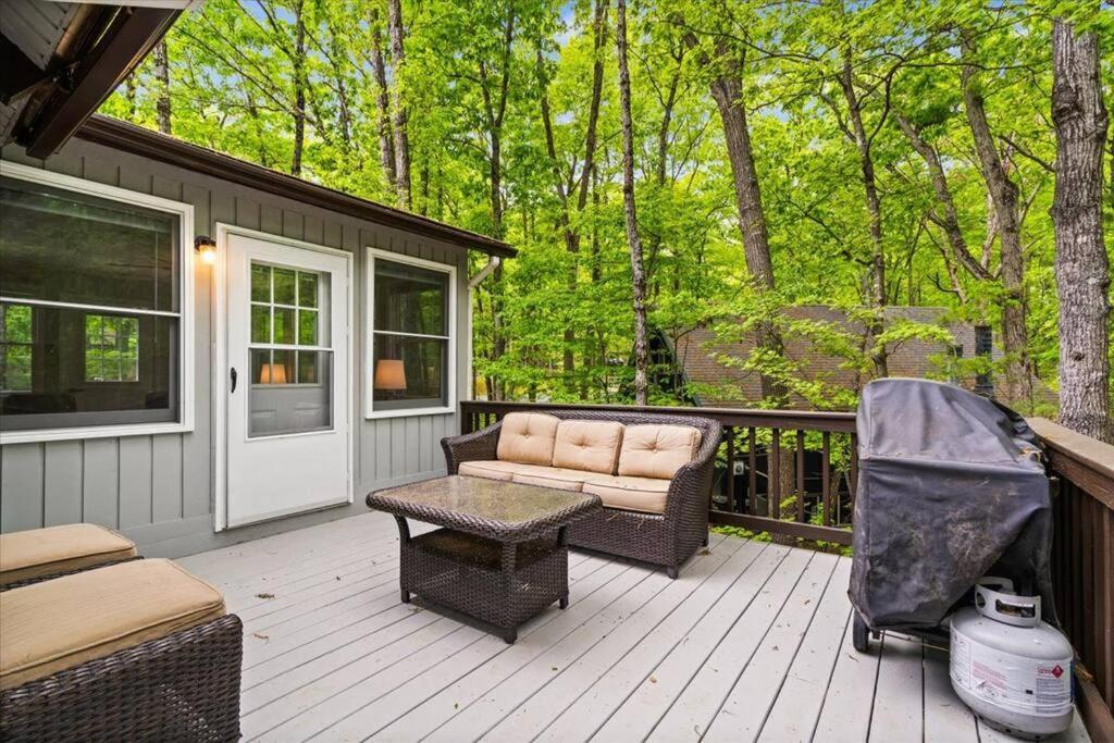 The Gingerbread House: 4 Bedroom Chalet, W/ Sunroom/Deck, Sleeps 12, Modern Amenities McGaheysville Exterior photo