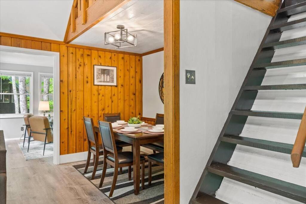 The Gingerbread House: 4 Bedroom Chalet, W/ Sunroom/Deck, Sleeps 12, Modern Amenities McGaheysville Exterior photo