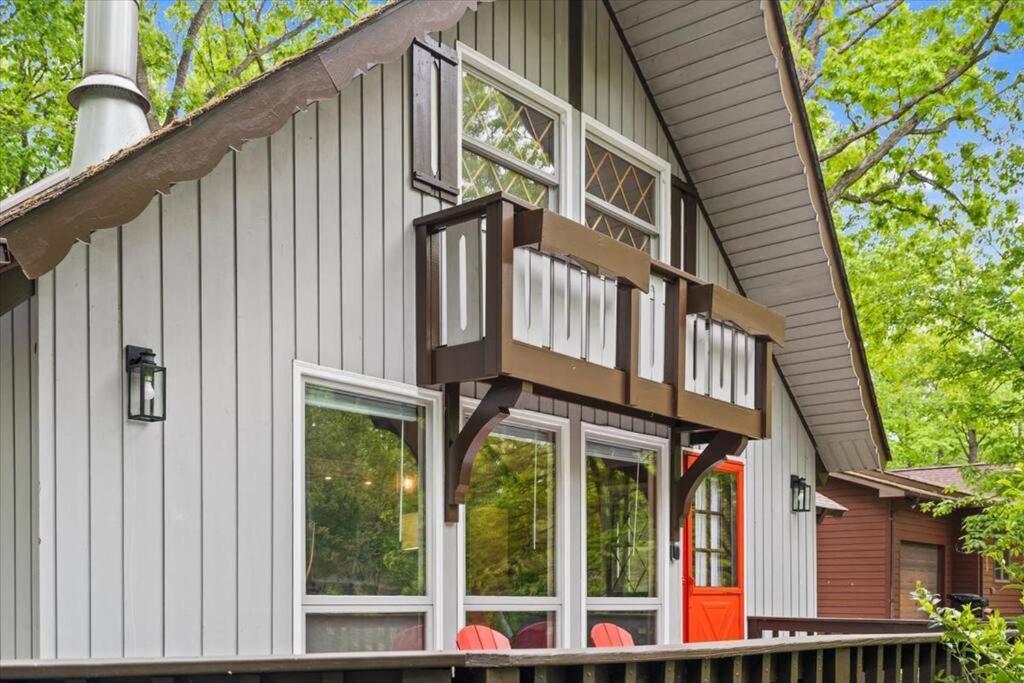 The Gingerbread House: 4 Bedroom Chalet, W/ Sunroom/Deck, Sleeps 12, Modern Amenities McGaheysville Exterior photo