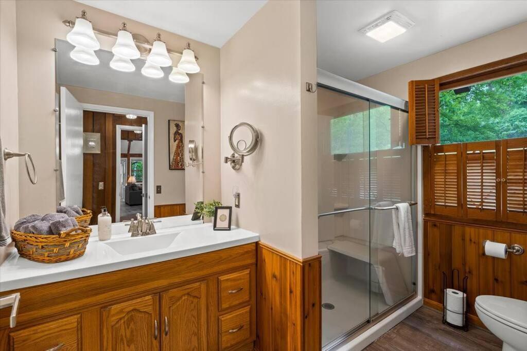 The Gingerbread House: 4 Bedroom Chalet, W/ Sunroom/Deck, Sleeps 12, Modern Amenities McGaheysville Exterior photo